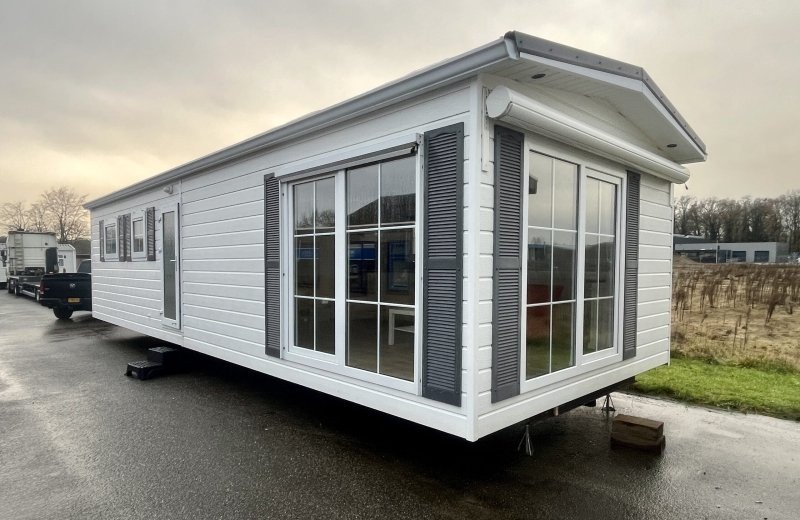 Spiegelbeeld Chalet Kunststof 2009